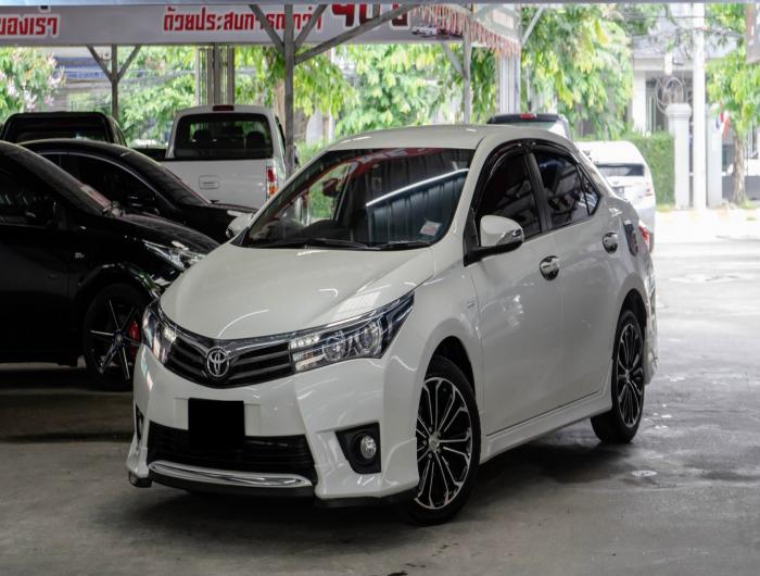 TOYOTA ALL NEW ALTIS 1.8 S SPORT AT ปี 2015 สีขาว